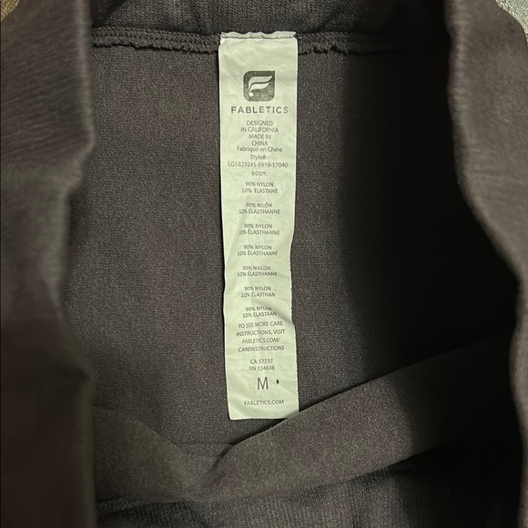 Fabletics Gray Leggings - Picture 2 of 5